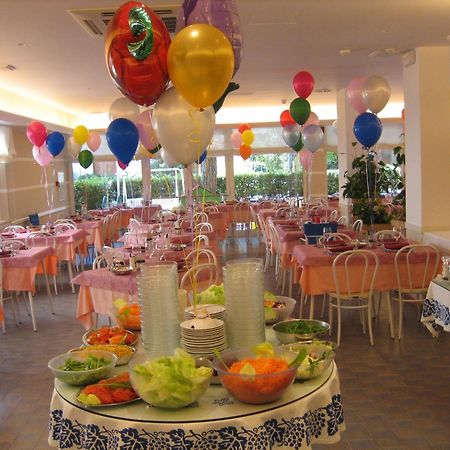 Hotel Nives Riccione Eksteriør bilde