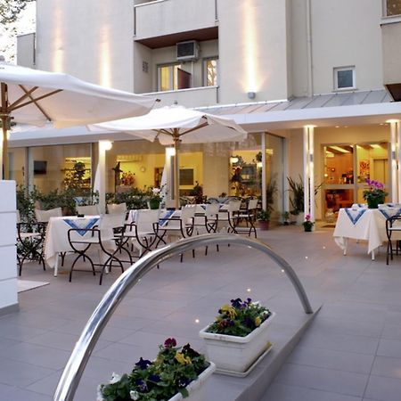Hotel Nives Riccione Eksteriør bilde