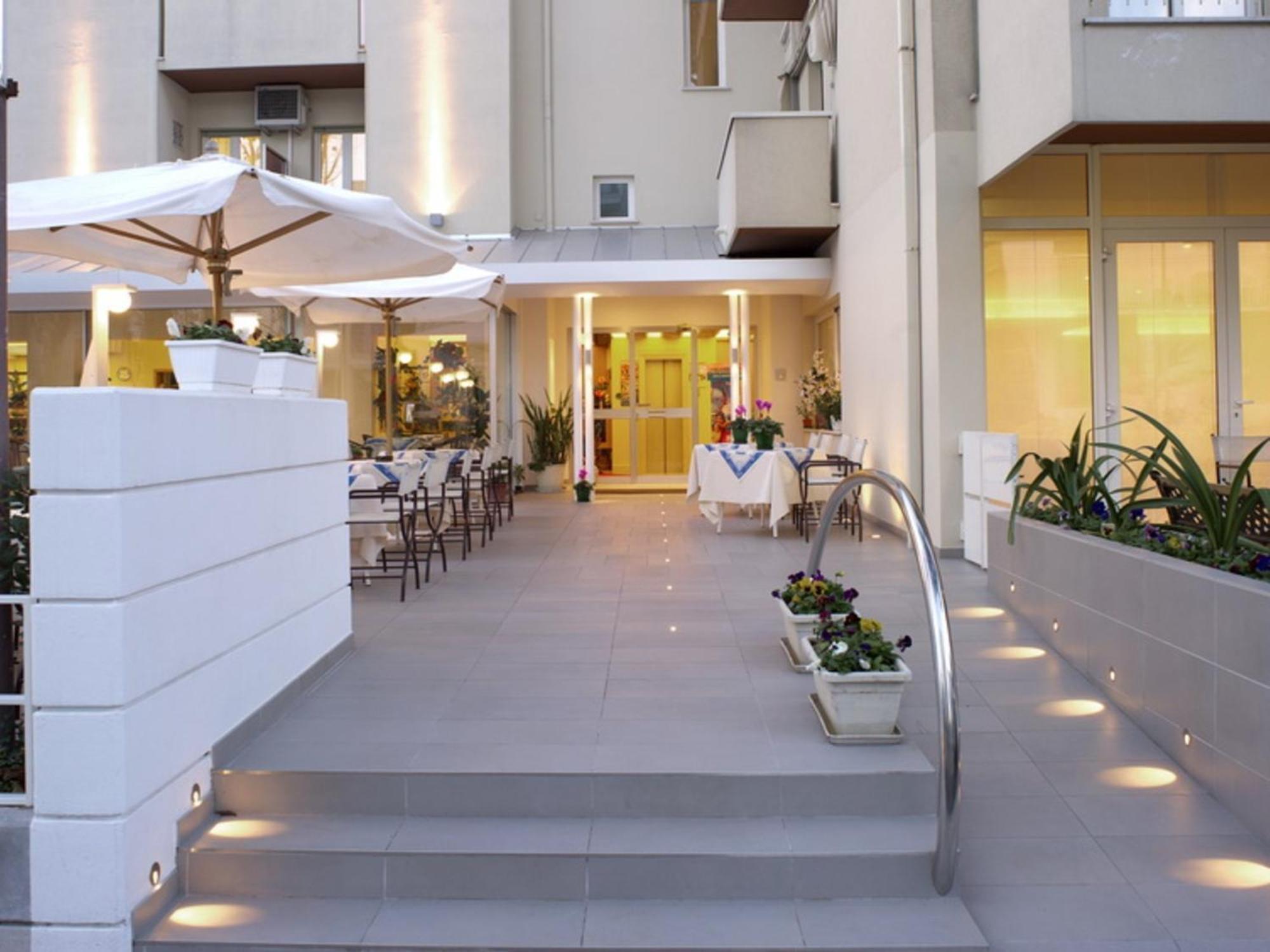 Hotel Nives Riccione Eksteriør bilde