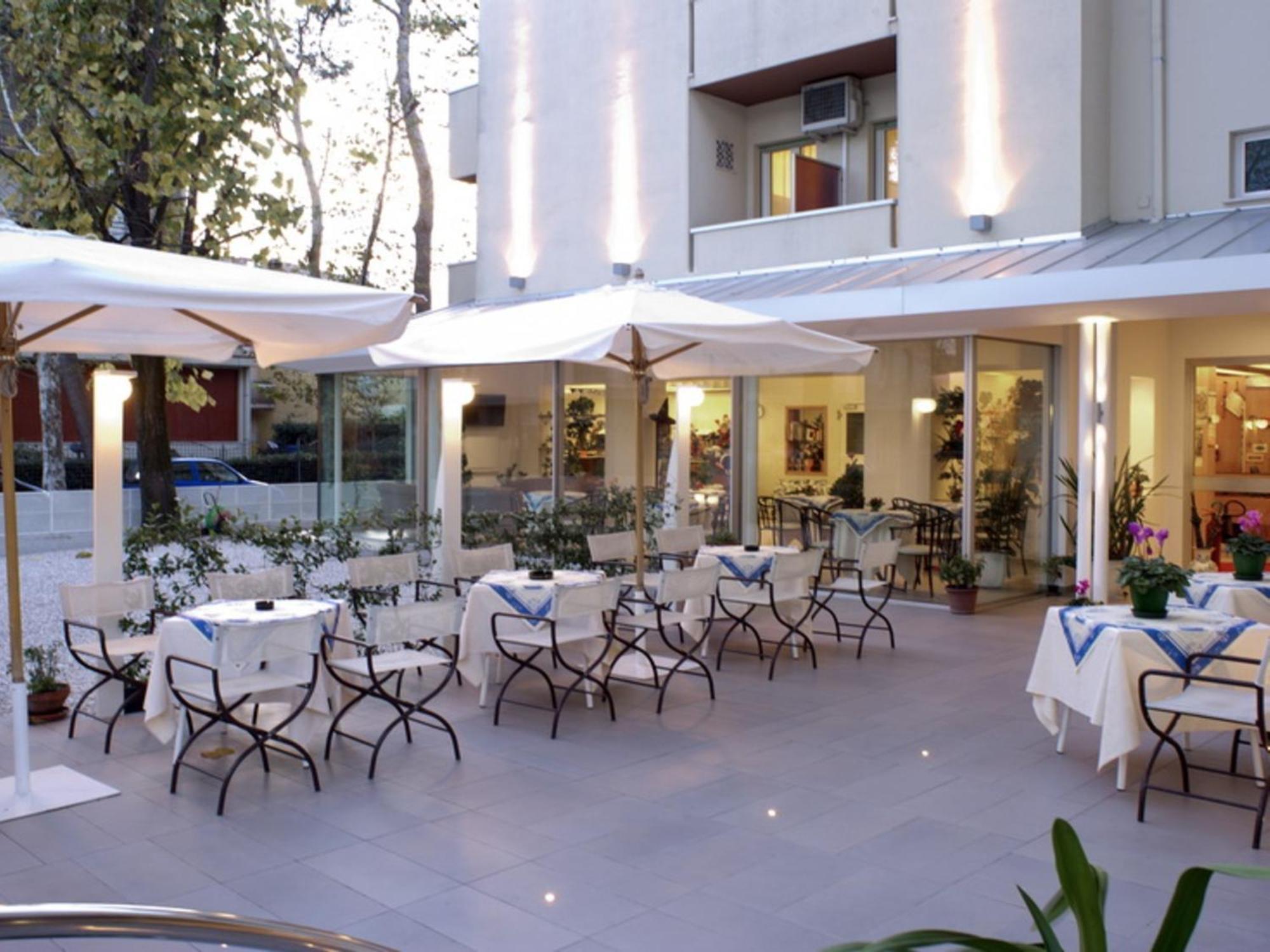 Hotel Nives Riccione Eksteriør bilde